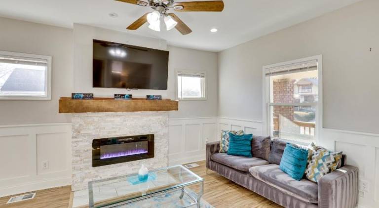 Fully equipped lovely house with terrace | Dogs allowed in Kansas City, MO