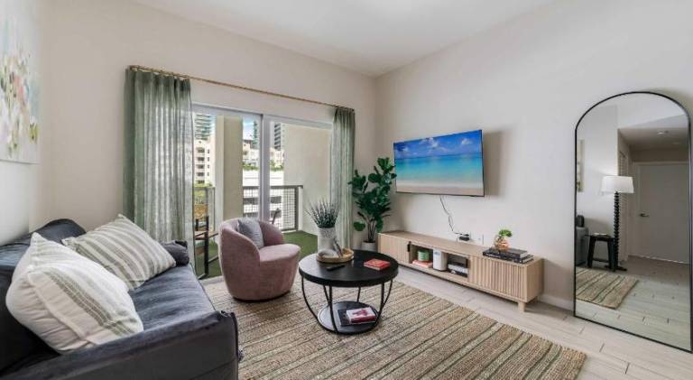 Lovely vacation home | Close to Design District | Pets allowed — photo 2