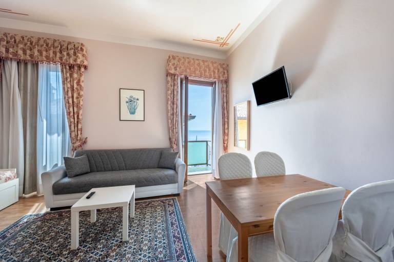 Pleasant aparthotel with sauna, garden & terrace | Lake view | Pets allowed — photo 2