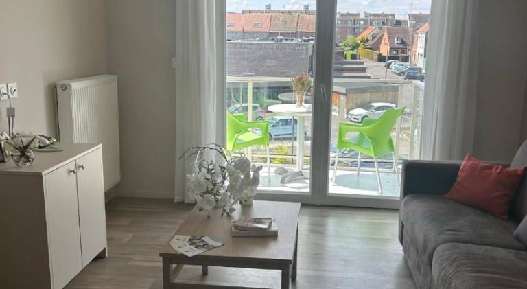 Serviced apartment with patio — photo 2