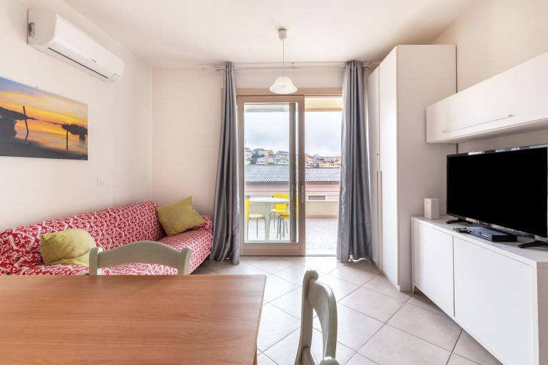 Pleasant rental apartment with patio | Next to the beach | Pet-friendly in Castelsardo