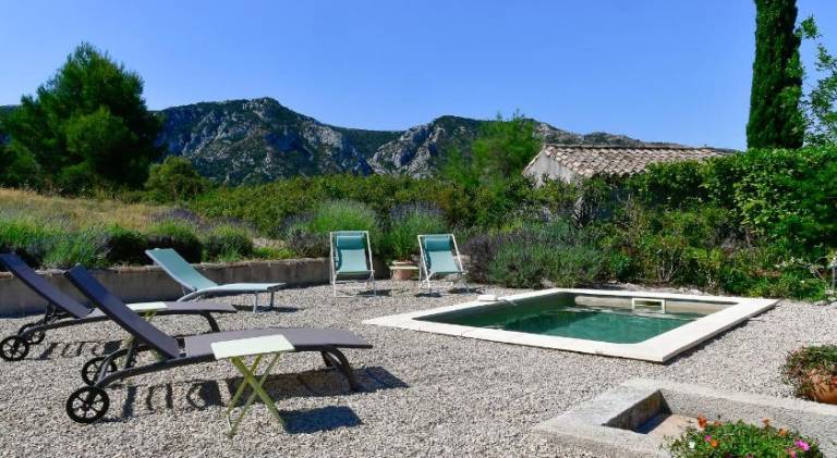 Vacation home with pool — photo 4