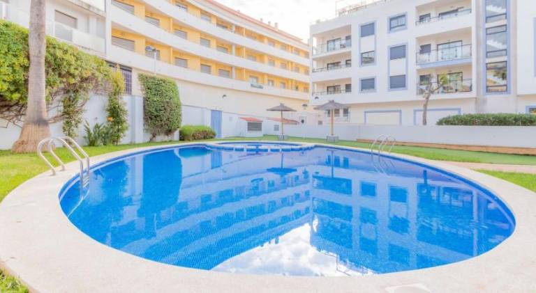 Apartment with pool, garden & patio — photo 4