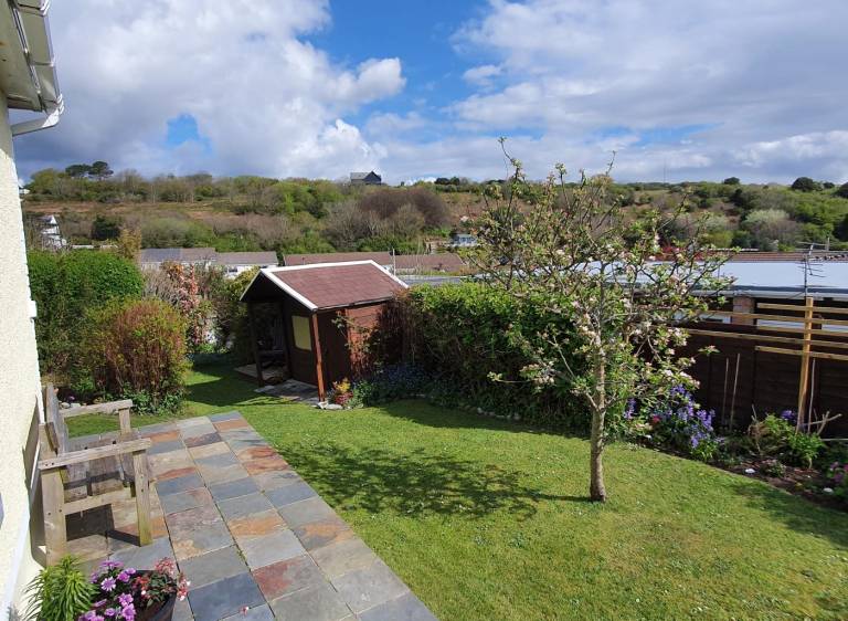Vacation home with garden in Swansea