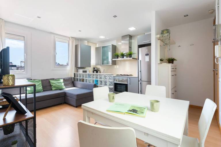 Fully equipped charming holiday apartment with patio & barbecue | Next to Casa Milà | Good for workation | Pets allowed — photo 4