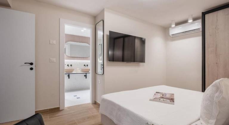 Apartment with 2 rooms for 8 persons in Jerusalem