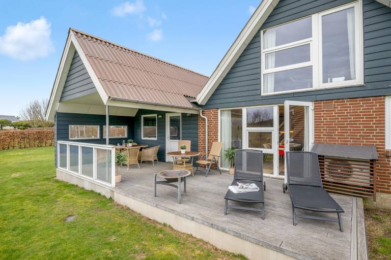 Lovely holiday home with a view of the fishing lake and the fjord. — photo 3