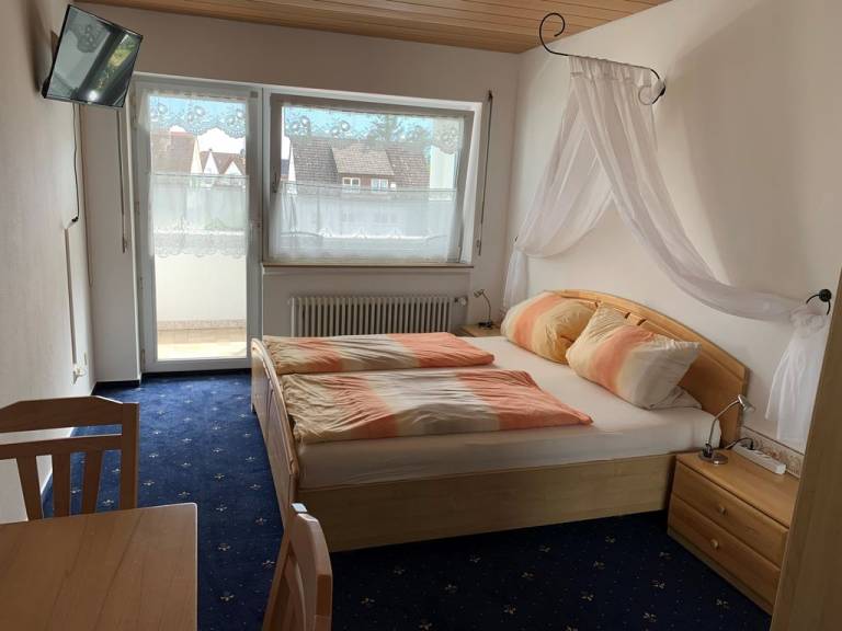 Doppelzimmer 8