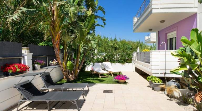 Villa with pool — photo 4