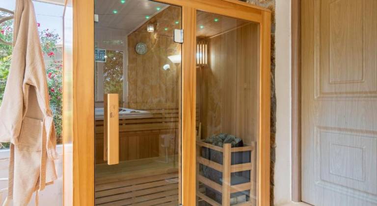 Wonderful villa with pool & hot tub | Pets are welcome — photo 4