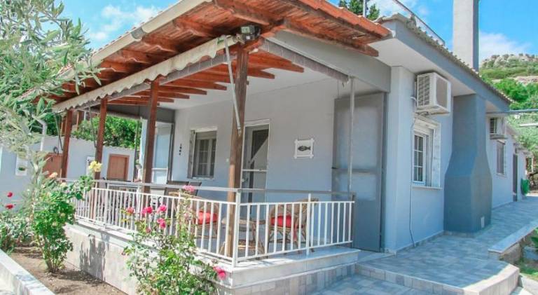 House with terrace, garden & barbecue in Kavala