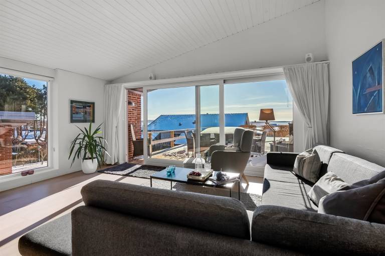 Vacation home with patio, barbecue & sauna | Sea view — photo 2
