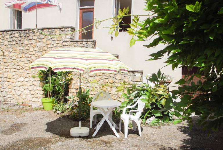 Gite with terrace, yard & barbeque — photo 2