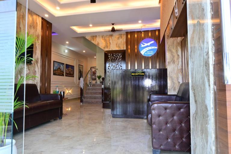 HOTEL RUNWAY — photo 2