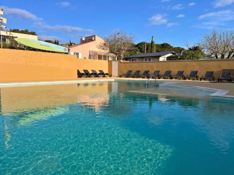 Camping with terrace & heated pool | Pet-friendly — photo 2