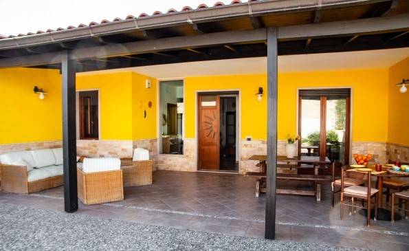 Villa with barbecue & yard | Garden view — photo 3