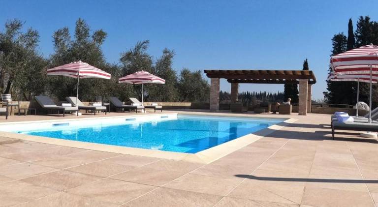Apartment with yard, private pool & terrace — photo 2