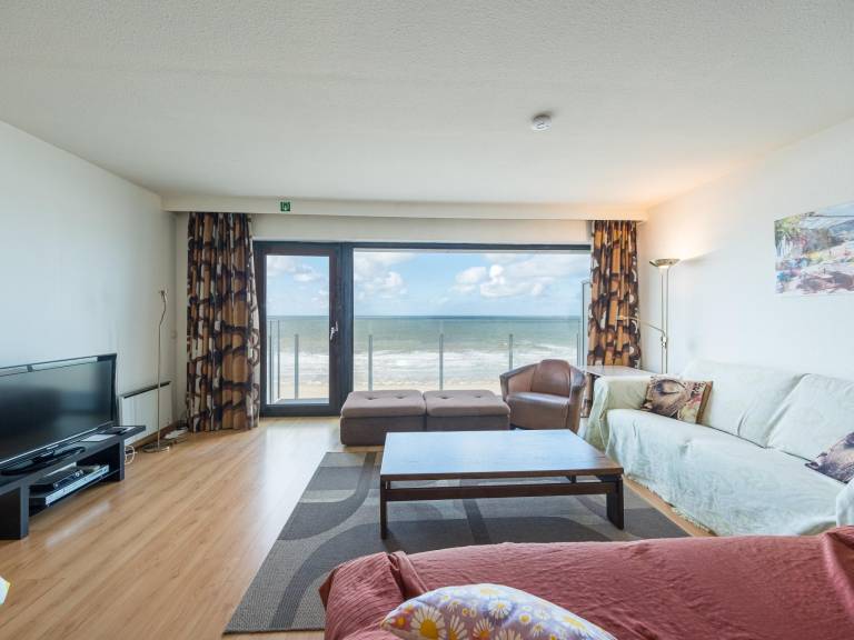 Holiday apartment with patio in Middelkerke