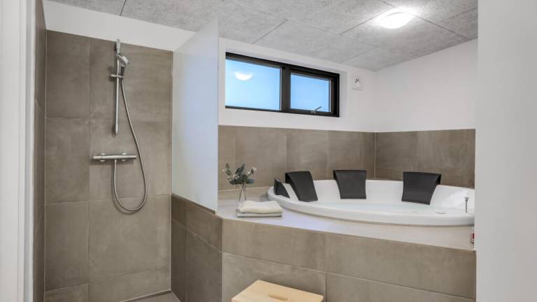 House with sauna, terrace & hot tub — photo 3