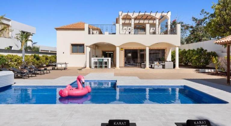 Fully equipped villa with private pool, terrace & hot tub | Suitable for remote work | Pets allowed in Adeje