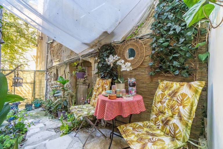 Studio with patio & garden | City view in Corfu