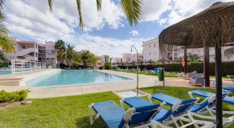 Fully equipped pleasant rental apartment with patio & private pool | Close to the beach | Dogs allowed in Lagos