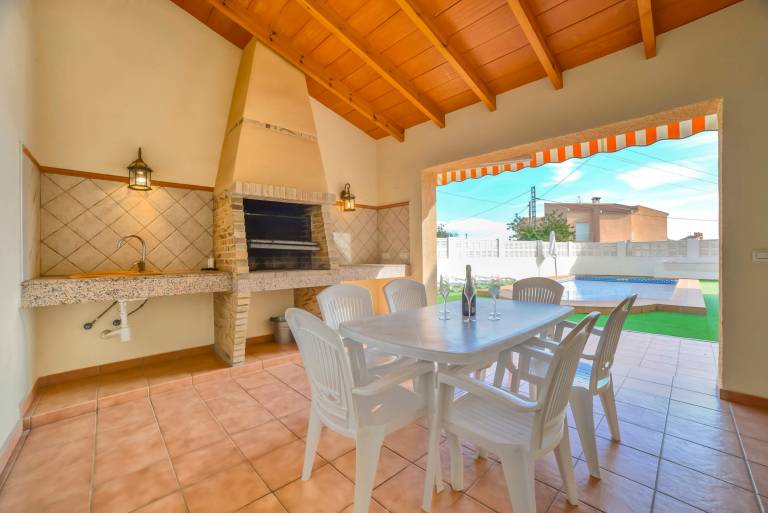 Villa with barbecue, yard & patio — photo 5