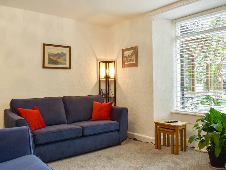 Family-oriented cottage with yard | River view | Pets allowed — photo 3