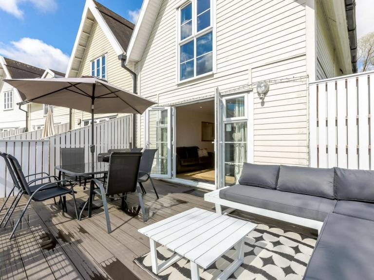 Lodge | Water view — photo 3