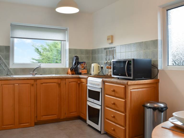Cottage with yard | River view — photo 5