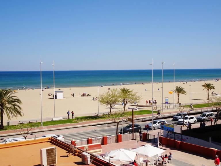 Holiday apartment with pool, garden & patio | Next to the beach | Pets allowed — photo 2