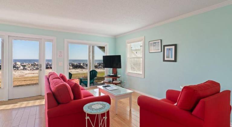 Vacation home | Beach nearby | Pet-friendly — photo 2