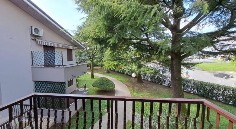 Charming holiday apartment with pool | Beach nearby | Pets allowed in Peschiera del Garda