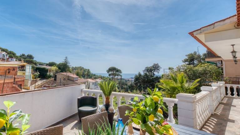 Villa with yard, private pool & barbecue | Mountain view — photo 5