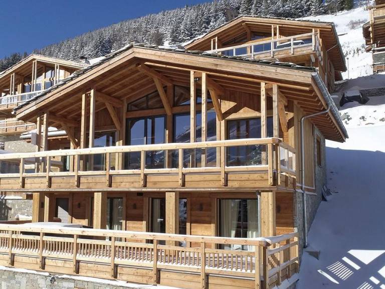 Fully equipped chalet with jacuzzi | Mountain view | Next to the ski | Pets are welcome — photo 2