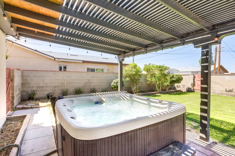 Quiet Yuma Retreat w/ Hot Tub & Spacious Backyard — photo 4