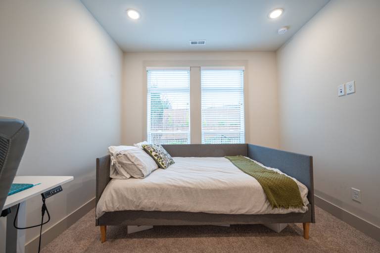 Rental apartment with patio — photo 3