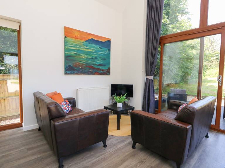 Cottage with garden — photo 3
