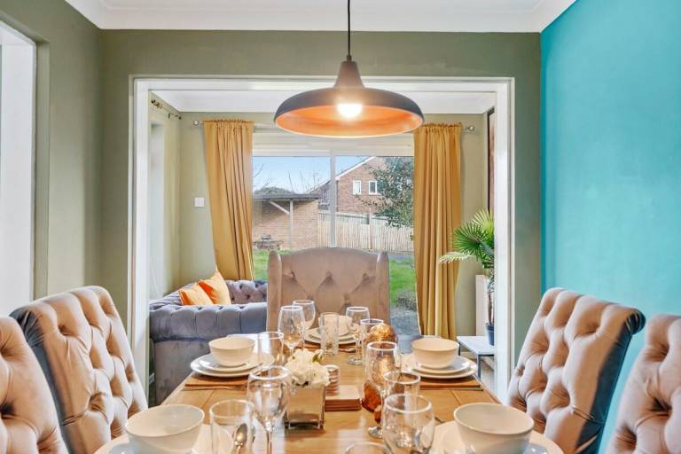 House with yard & barbecue in Maidstone
