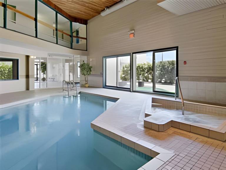 Ramada by Wyndham Quesnel — photo 2