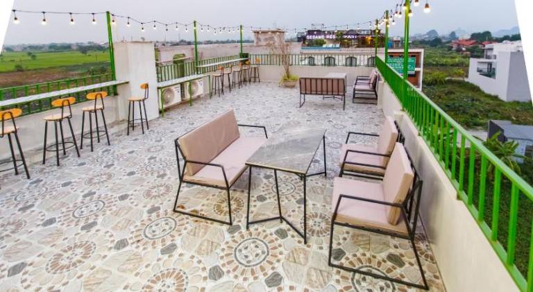 Serviced apartment with patio — photo 5