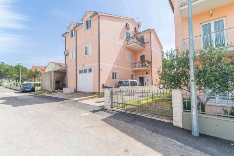 Ferienwohnung in Vodice mit Terrasse, Klimaanlage, W-LAN (4441-3) in Vodice