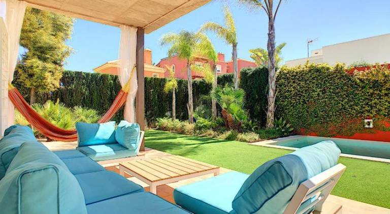 Villa with pool — photo 2