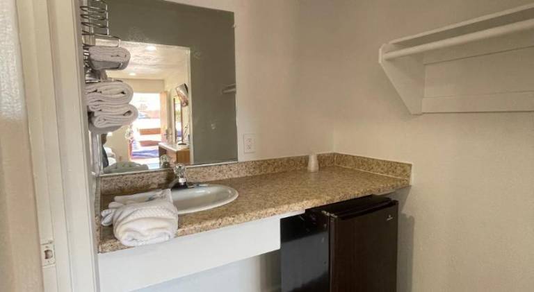 Palms Inn & Suites — photo 4