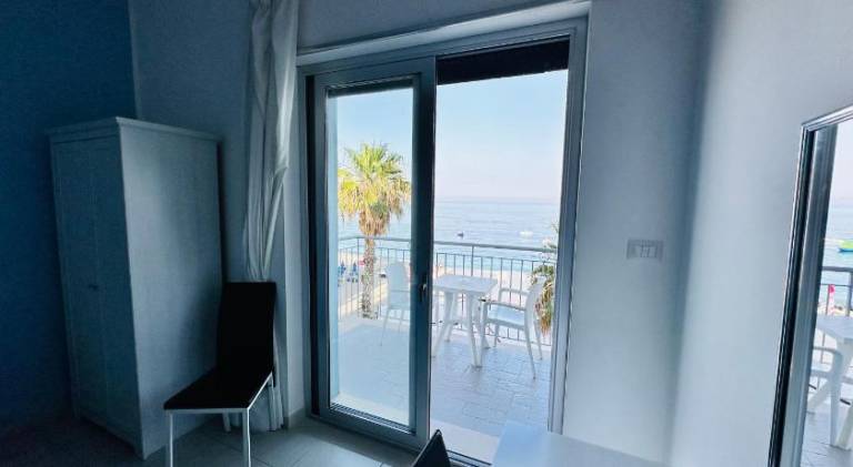 Maniel Beach Hotel — photo 4
