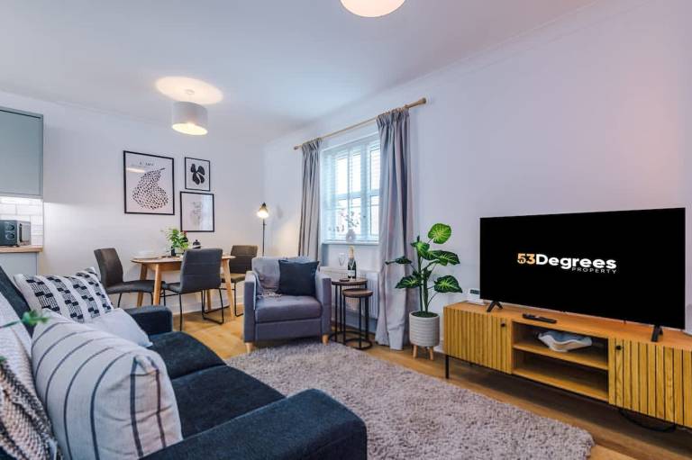 New Stunning Flat Perfect for Business sleeps 3 — photo 3