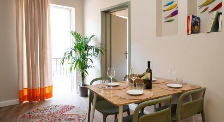 Rental apartment with patio & yard — photo 5