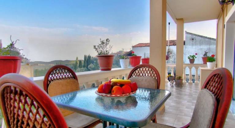 Fully equipped ample house with terrace & yard | Suitable for remote work | Pets are welcome — photo 4