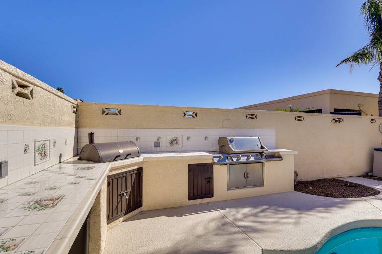Close to Golf! Snowbird Retreat w/ Pool in Yuma — photo 2