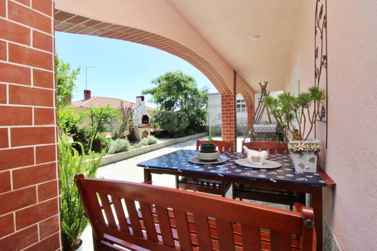 Rental apartment with terrace & grill — photo 2